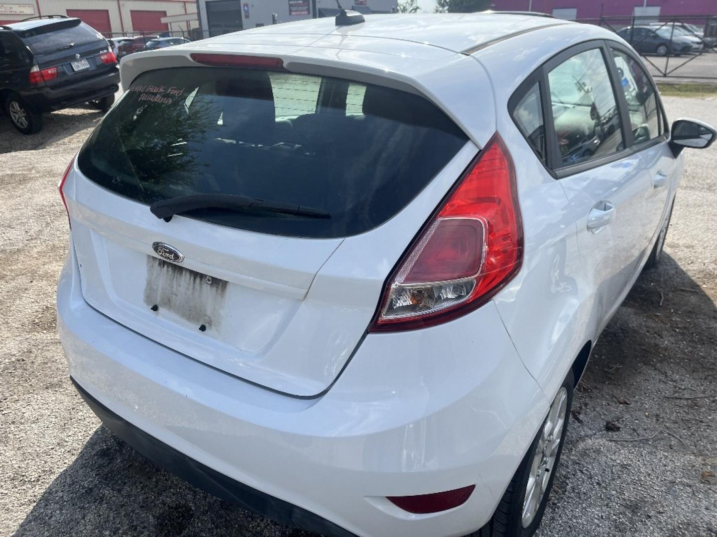 2015 WHITE /BLACK FORD FIESTA SE Hatchback (3FADP4EJ1FM) with an 1.6L L4 DOHC 16V engine, AUTOMATIC transmission, located at 2303 West Mt. Houston, Houston, 77038, (281) 507-3956, 29.771597, -95.339569- Photo#2