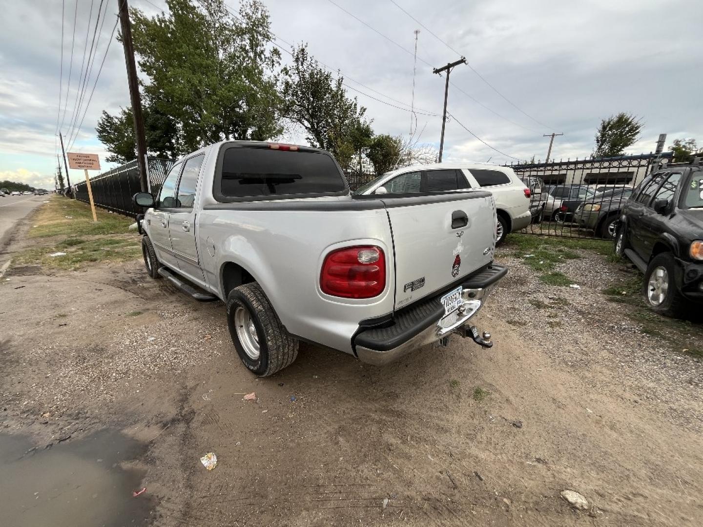 2003 GRAY FORD F-150 XLT SuperCrew 2WD (1FTRW07L83K) with an 5.4L V8 SOHC 16V engine, AUTOMATIC transmission, located at 2303 West Mt. Houston, Houston, 77038, (281) 507-3956, 29.771597, -95.339569- Photo#1