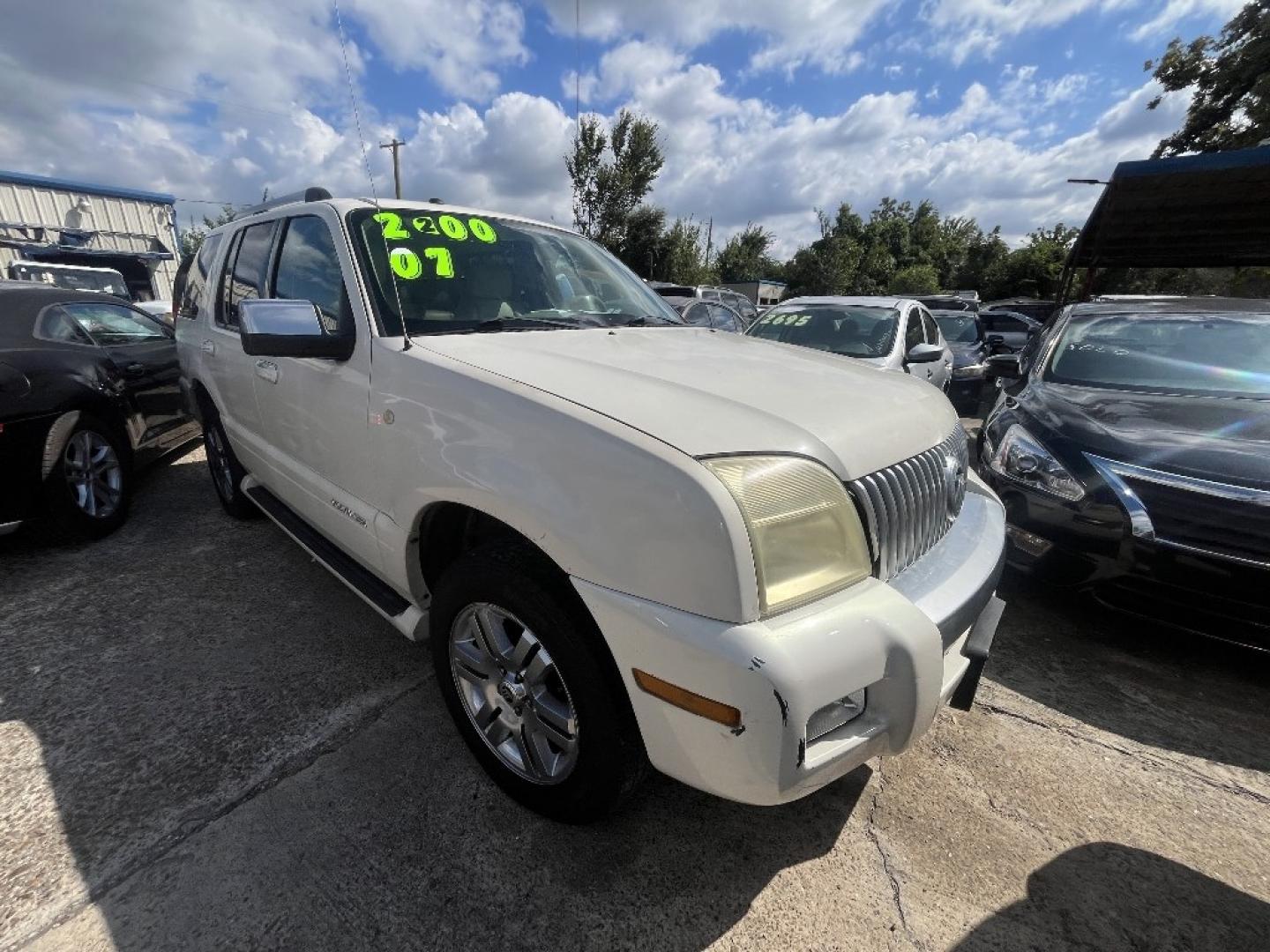 2007 WHITE MERCURY MOUNTAINEER Premier 4.6L 2WD (4M2EU38847U) with an 4.6L V8 SOHC 12V engine, AUTOMATIC transmission, located at 2303 West Mt. Houston, Houston, 77038, (281) 507-3956, 29.771597, -95.339569- Photo#1