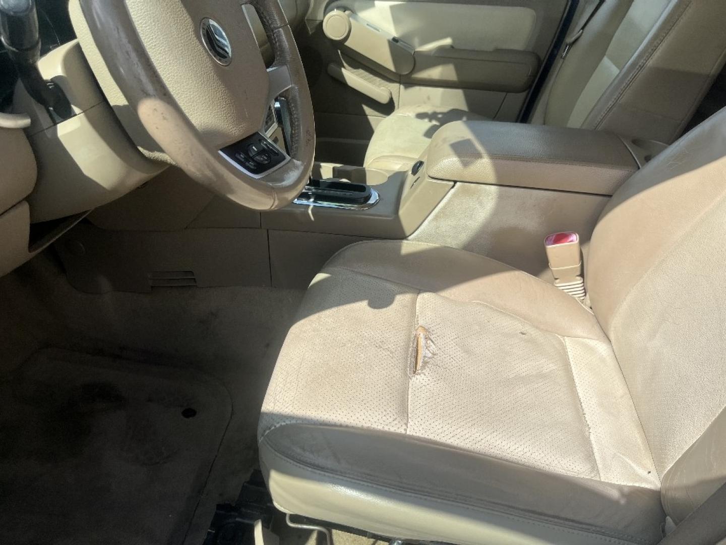 2007 WHITE MERCURY MOUNTAINEER Premier 4.6L 2WD (4M2EU38847U) with an 4.6L V8 SOHC 12V engine, AUTOMATIC transmission, located at 2303 West Mt. Houston, Houston, 77038, (281) 507-3956, 29.771597, -95.339569- Photo#2