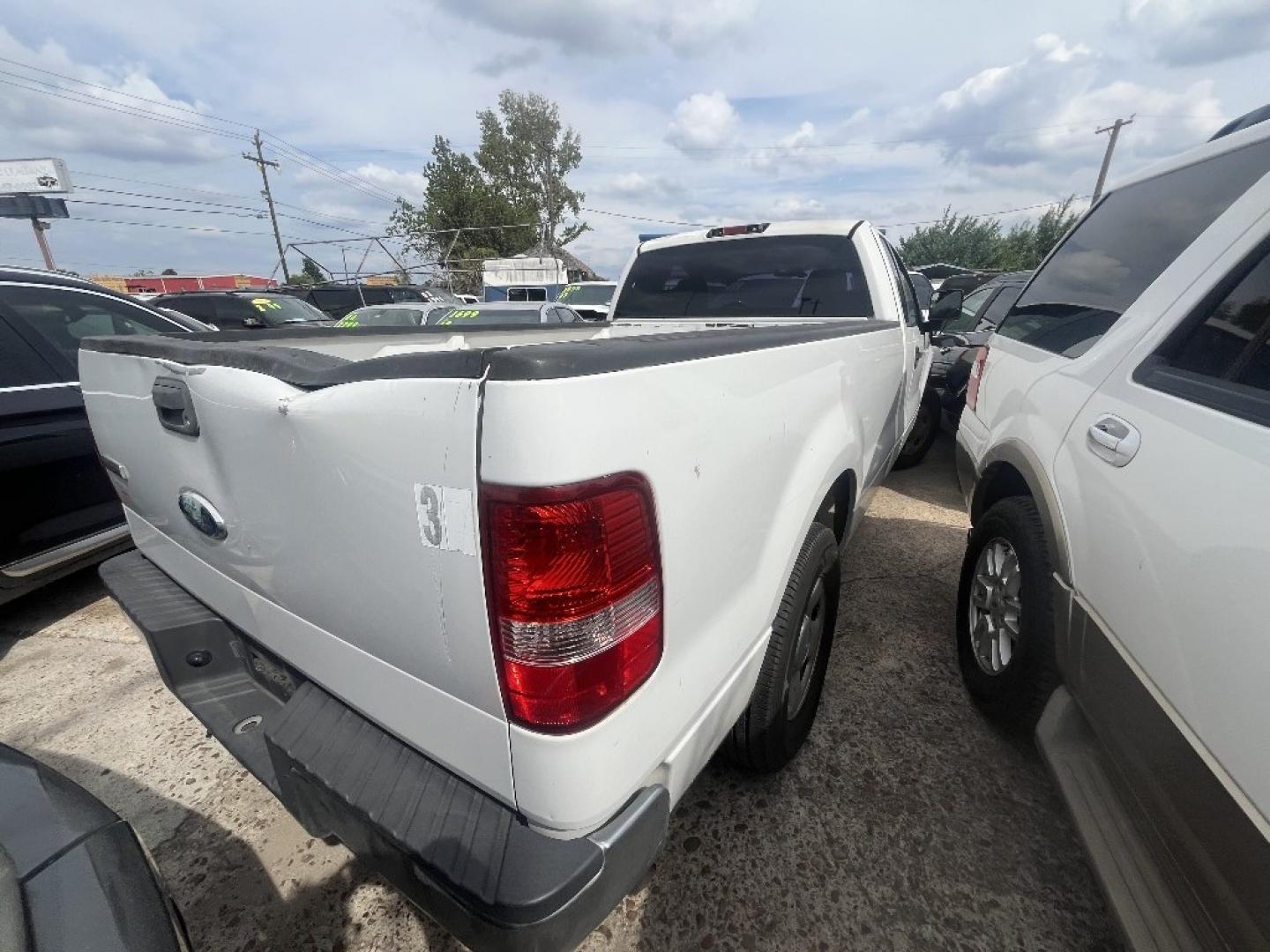 2008 WHITE /BLACK FORD F-150 XL 2WD (1FTRF12258K) with an 4.2L V6 OHV 12V engine, AUTOMATIC transmission, located at 2303 West Mt. Houston, Houston, 77038, (281) 507-3956, 29.771597, -95.339569- Photo#1