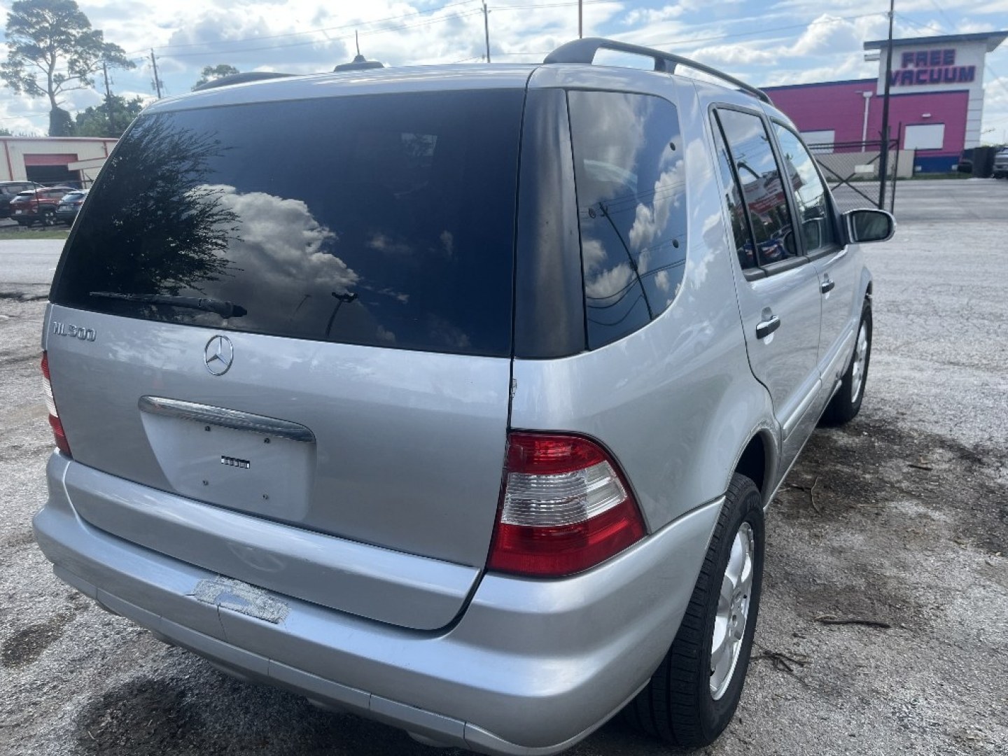 2002 GRAY /GRAY MERCEDES ML 500 ML500 (4JGAB75E82A) with an 5.0L V8 SOHC 24V engine, AUTOMATIC transmission, located at 2303 West Mt. Houston, Houston, 77038, (281) 507-3956, 29.771597, -95.339569- Photo#1