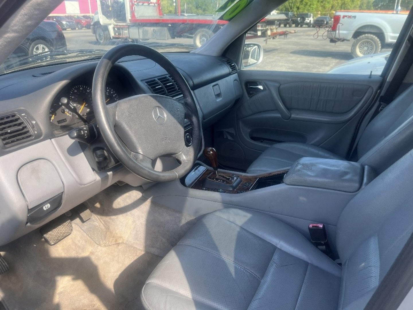 2002 GRAY /GRAY MERCEDES ML 500 ML500 (4JGAB75E82A) with an 5.0L V8 SOHC 24V engine, AUTOMATIC transmission, located at 2303 West Mt. Houston, Houston, 77038, (281) 507-3956, 29.771597, -95.339569- Photo#2