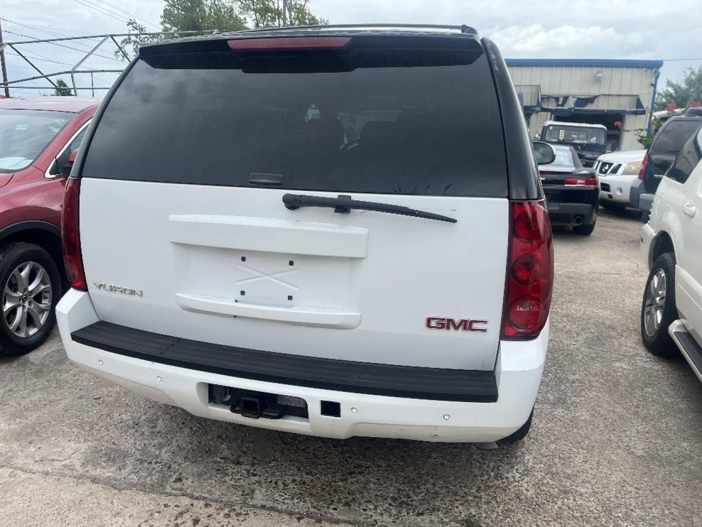 2007 WHITE /TAN GMC YUKON SLE-1 2WD (1GKFC13J97R) with an 5.3L V8 OHV 16V engine, AUTOMATIC transmission, located at 2303 West Mt. Houston, Houston, 77038, (281) 507-3956, 29.771597, -95.339569- Photo#1