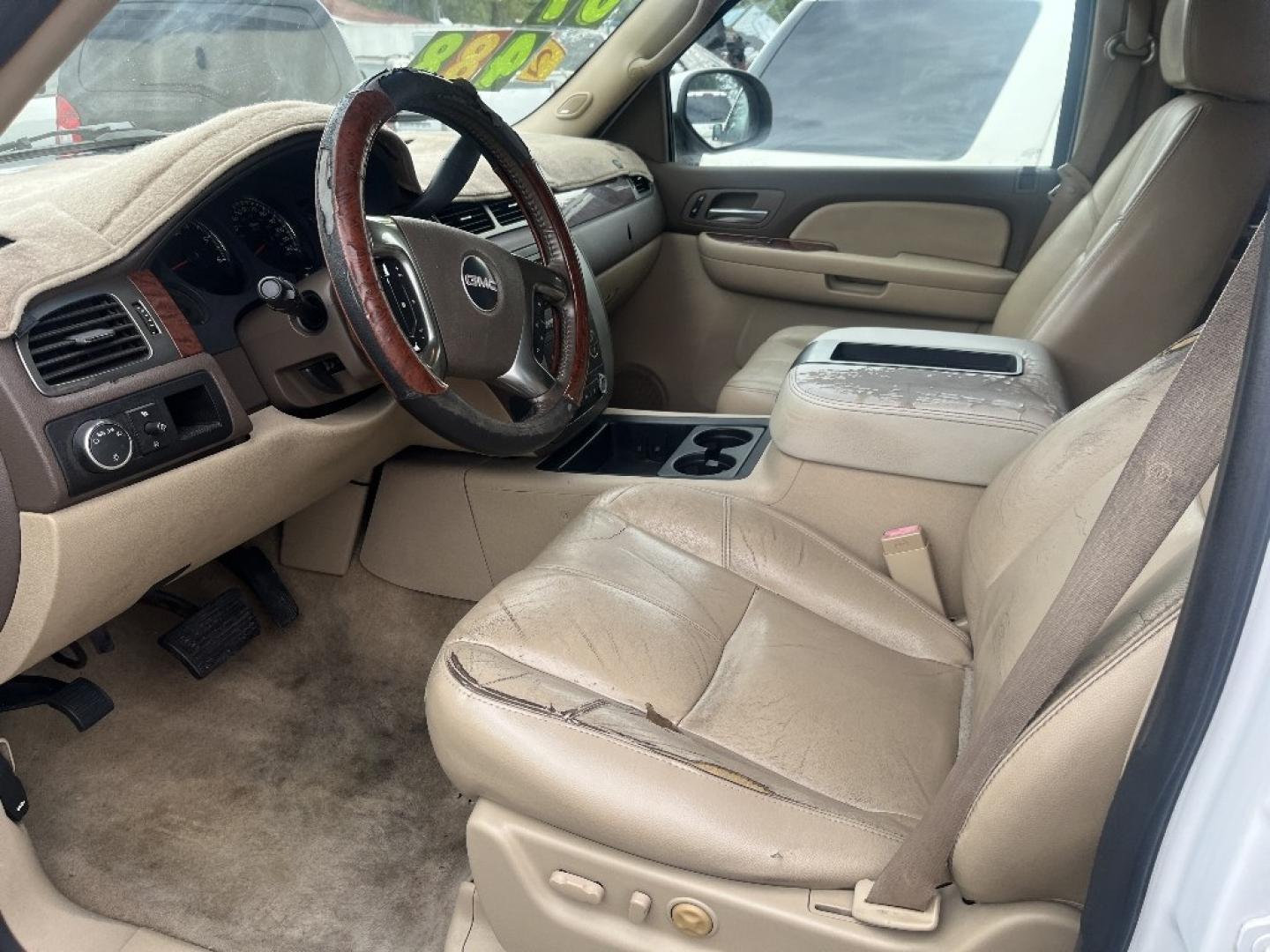 2007 WHITE /TAN GMC YUKON SLE-1 2WD (1GKFC13J97R) with an 5.3L V8 OHV 16V engine, AUTOMATIC transmission, located at 2303 West Mt. Houston, Houston, 77038, (281) 507-3956, 29.771597, -95.339569- Photo#2