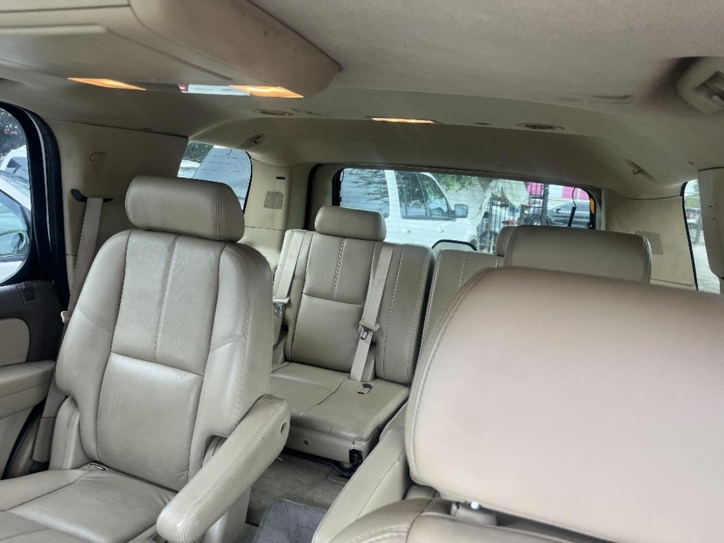 2007 WHITE /TAN GMC YUKON SLE-1 2WD (1GKFC13J97R) with an 5.3L V8 OHV 16V engine, AUTOMATIC transmission, located at 2303 West Mt. Houston, Houston, 77038, (281) 507-3956, 29.771597, -95.339569- Photo#3