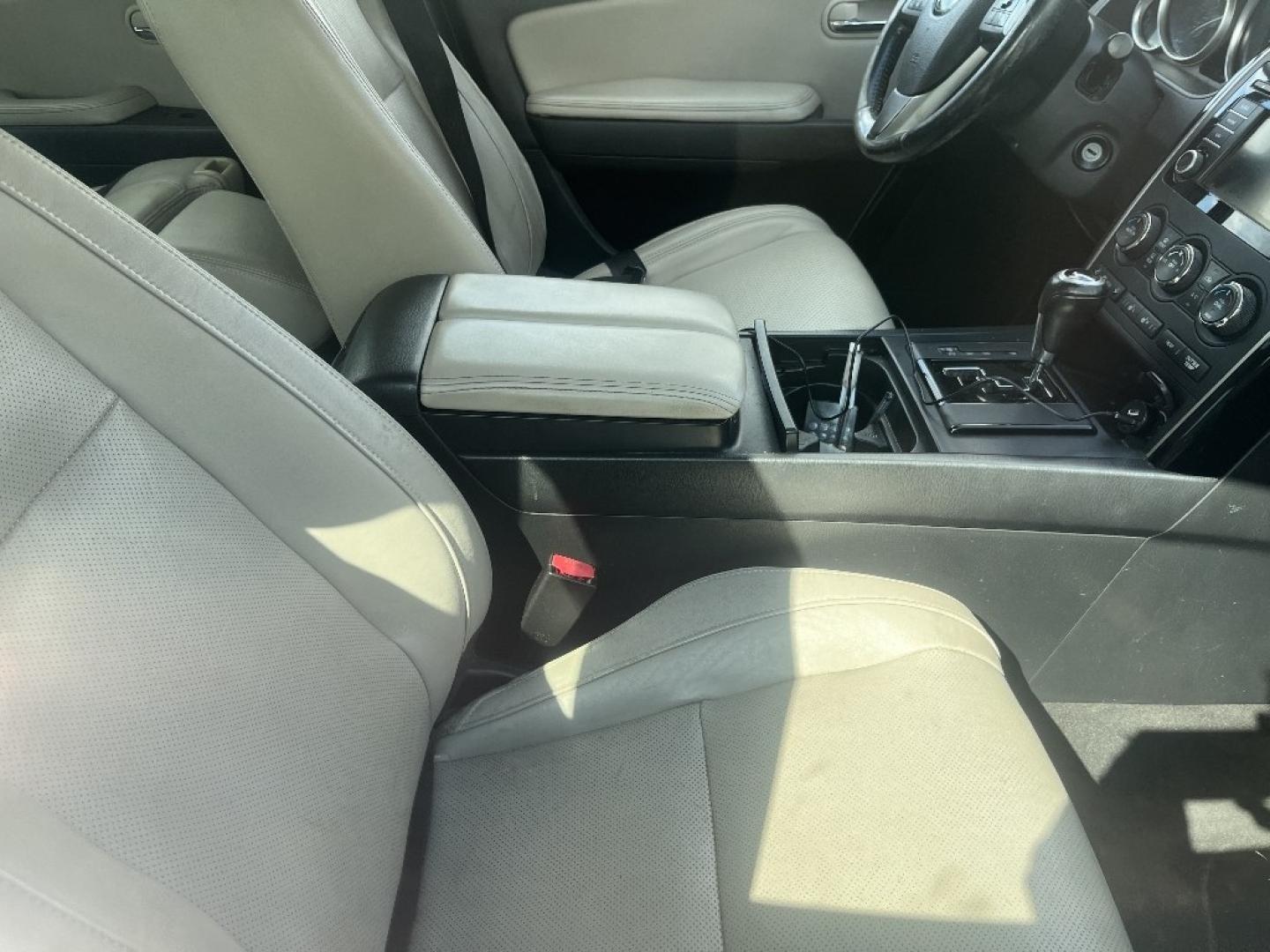 2015 RED /BLACK MAZDA CX-9 Touring (JM3TB2CA1F0) with an 3.7L V6 DOHC 24V engine, AUTOMATIC transmission, located at 2303 West Mt. Houston, Houston, 77038, (281) 507-3956, 29.771597, -95.339569- Photo#2