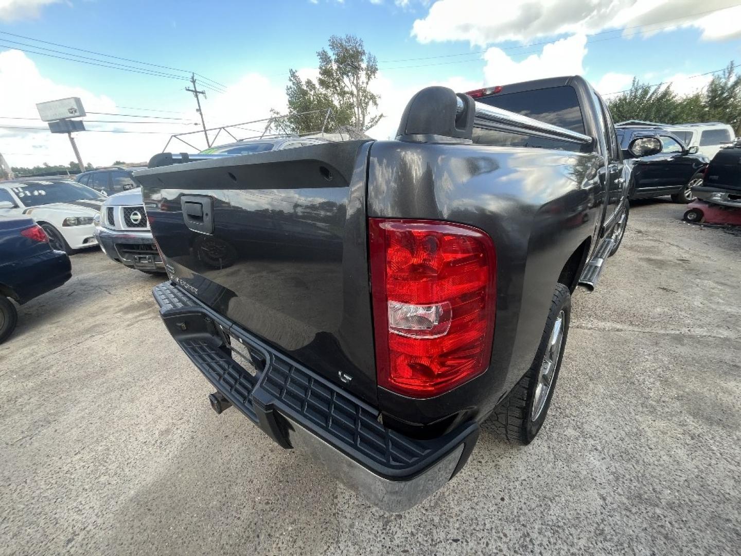 2011 GRAY /GRAY CHEVROLET SILVERADO 1500 LT Ext. Cab 2WD (1GCRCSE0XBZ) with an 5.3L V8 OHV 16V FFV engine, AUTOMATIC transmission, located at 2303 West Mt. Houston, Houston, 77038, (281) 507-3956, 29.771597, -95.339569- Photo#1