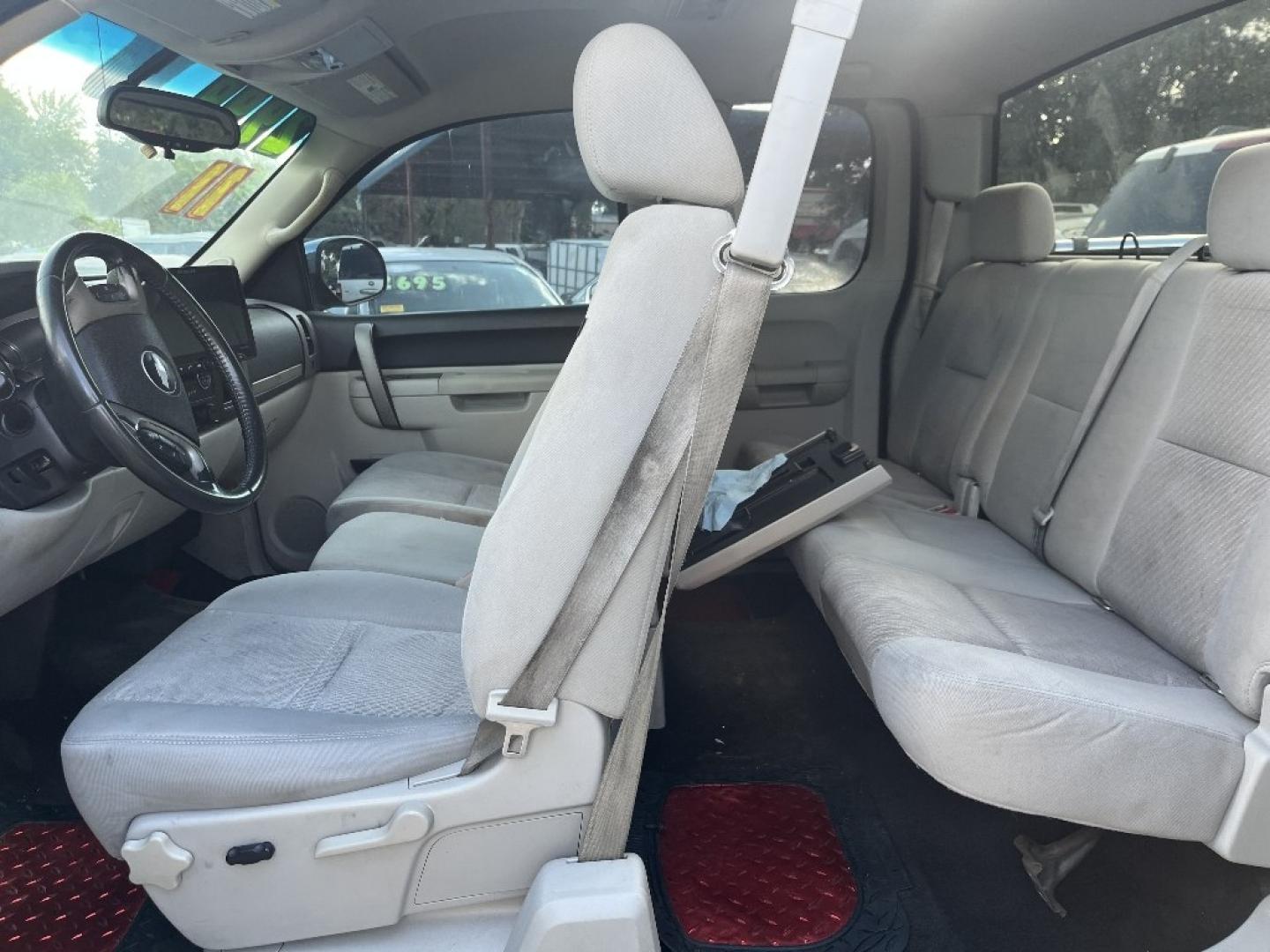 2011 GRAY /GRAY CHEVROLET SILVERADO 1500 LT Ext. Cab 2WD (1GCRCSE0XBZ) with an 5.3L V8 OHV 16V FFV engine, AUTOMATIC transmission, located at 2303 West Mt. Houston, Houston, 77038, (281) 507-3956, 29.771597, -95.339569- Photo#2