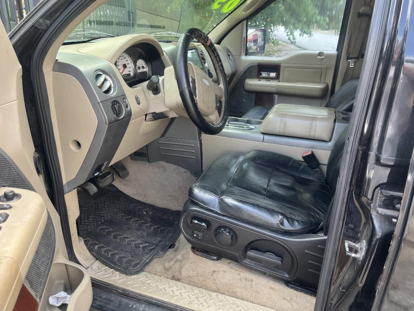2005 BLACK FORD F-150 Lariat SuperCrew 2WD (1FTPW12535K) with an 5.4L V6 SOHC 16V engine, AUTOMATIC transmission, located at 2303 West Mt. Houston, Houston, 77038, (281) 507-3956, 29.771597, -95.339569- Photo#2