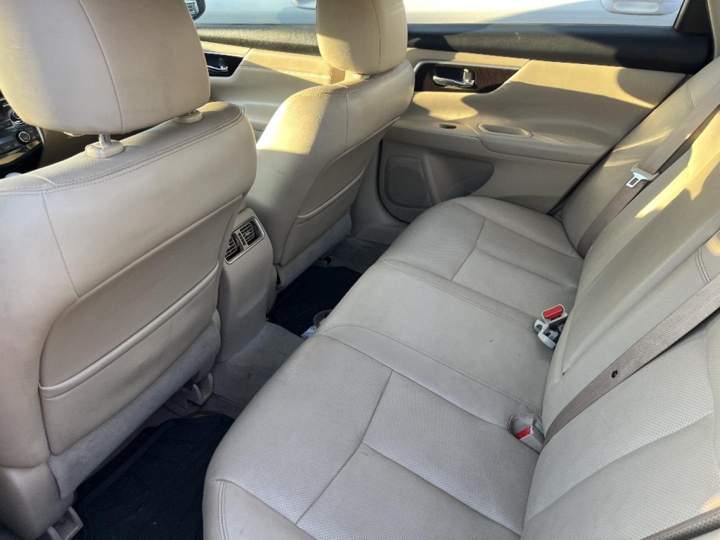 2014 RED /BLACK NISSAN ALTIMA 2.5 S (1N4AL3AP6EC) with an 2.5L L4 DOHC 16V engine, AUTOMATIC transmission, located at 2303 West Mt. Houston, Houston, 77038, (281) 507-3956, 29.771597, -95.339569- Photo#4