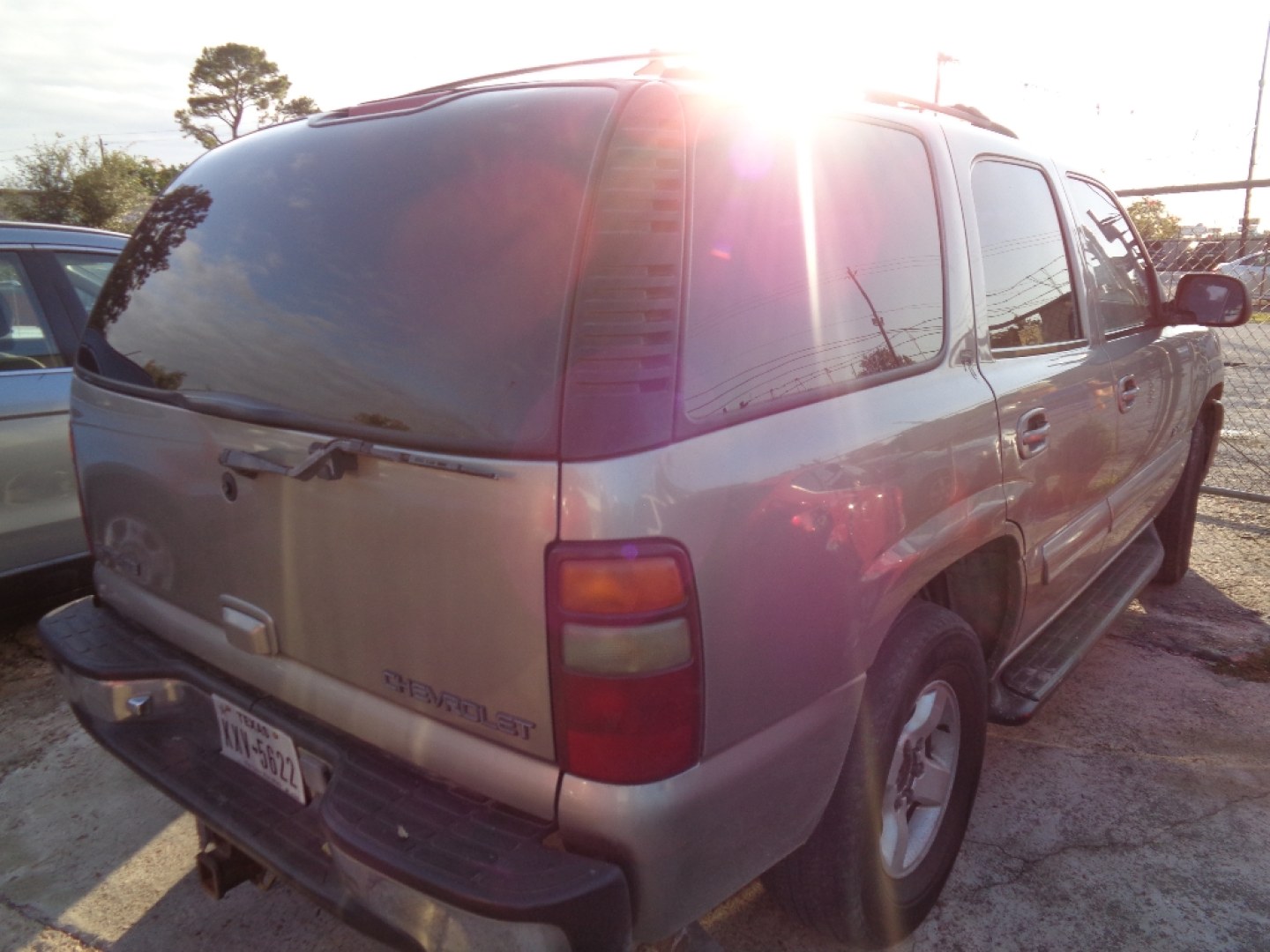2001 TAN CHEVROLET TAHOE 2WD (1GNEC13TX1R) with an 5.3L V8 OHV 16V engine, AUTOMATIC transmission, located at 2303 West Mt. Houston, Houston, 77038, (281) 507-3956, 29.771597, -95.339569- Photo#2