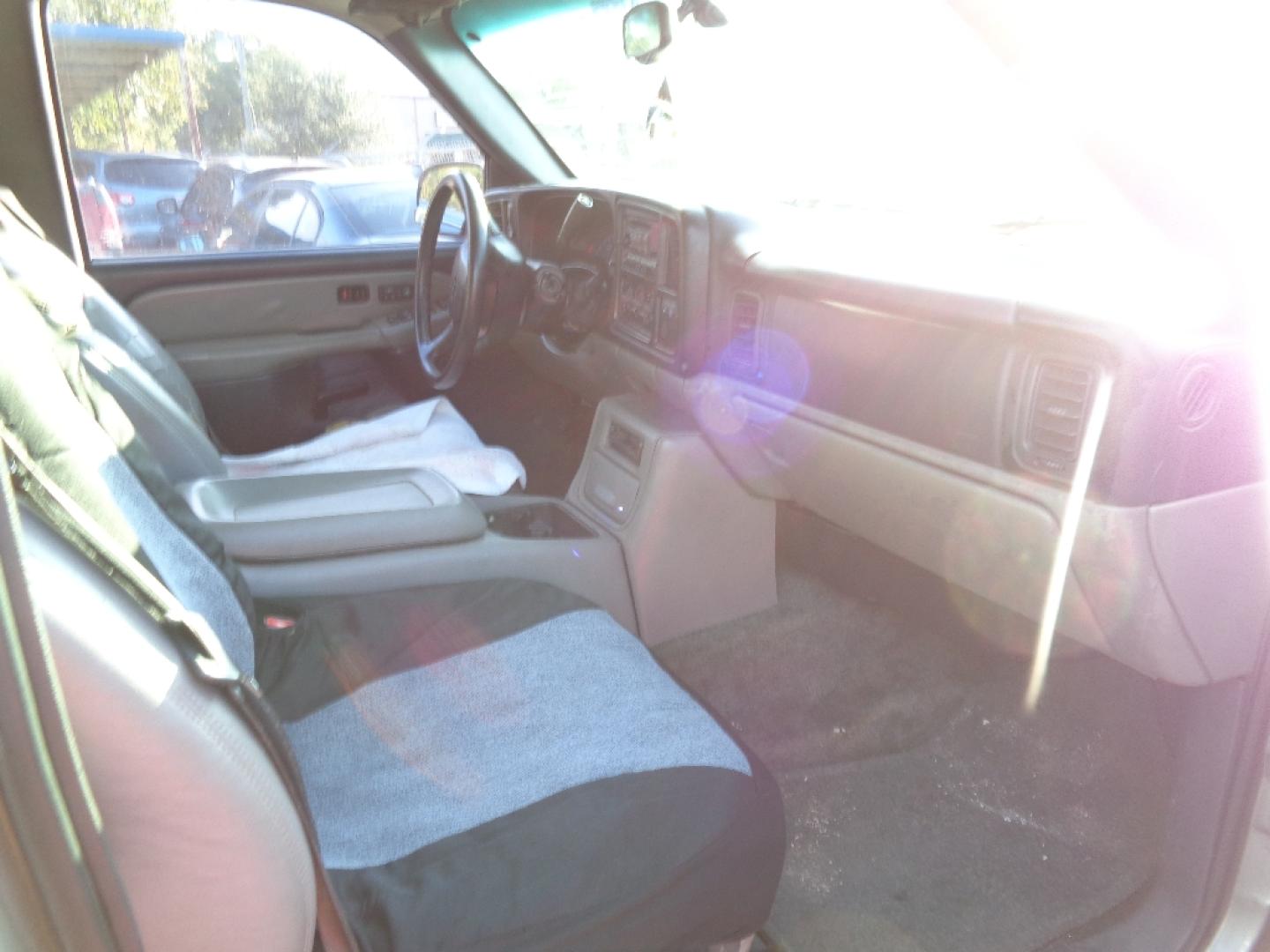2001 TAN CHEVROLET TAHOE 2WD (1GNEC13TX1R) with an 5.3L V8 OHV 16V engine, AUTOMATIC transmission, located at 2303 West Mt. Houston, Houston, 77038, (281) 507-3956, 29.771597, -95.339569- Photo#7
