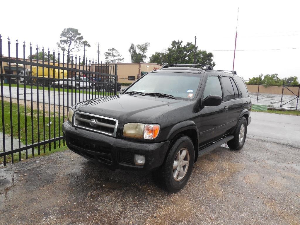 photo of 2001 NISSAN PATHFINDER SUV 4-DR