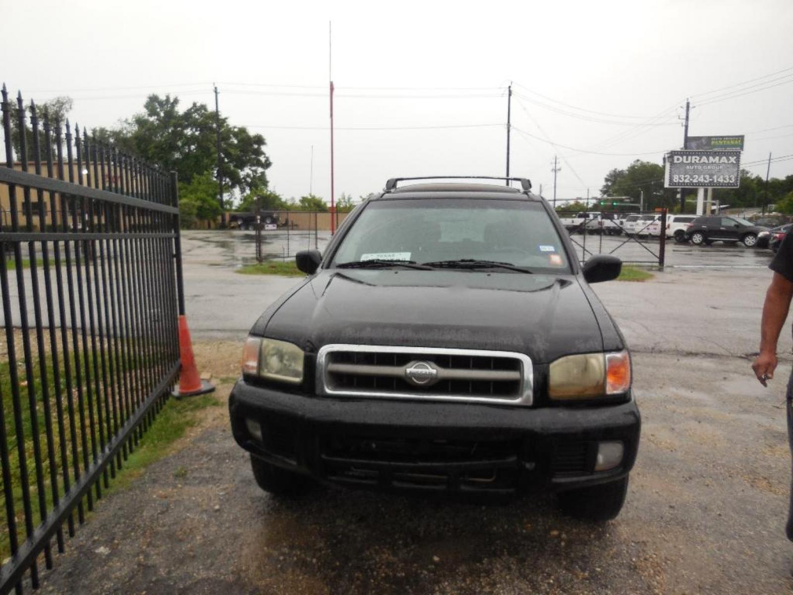 2001 BLACK NISSAN PATHFINDER SE 2WD (JN8DR09X21W) with an 3.5L V6 DOHC 24V engine, AUTOMATIC transmission, located at 2303 West Mt. Houston, Houston, Texas, 77038, (281) 507-3956, 29.771597, -95.339569 - Photo #9