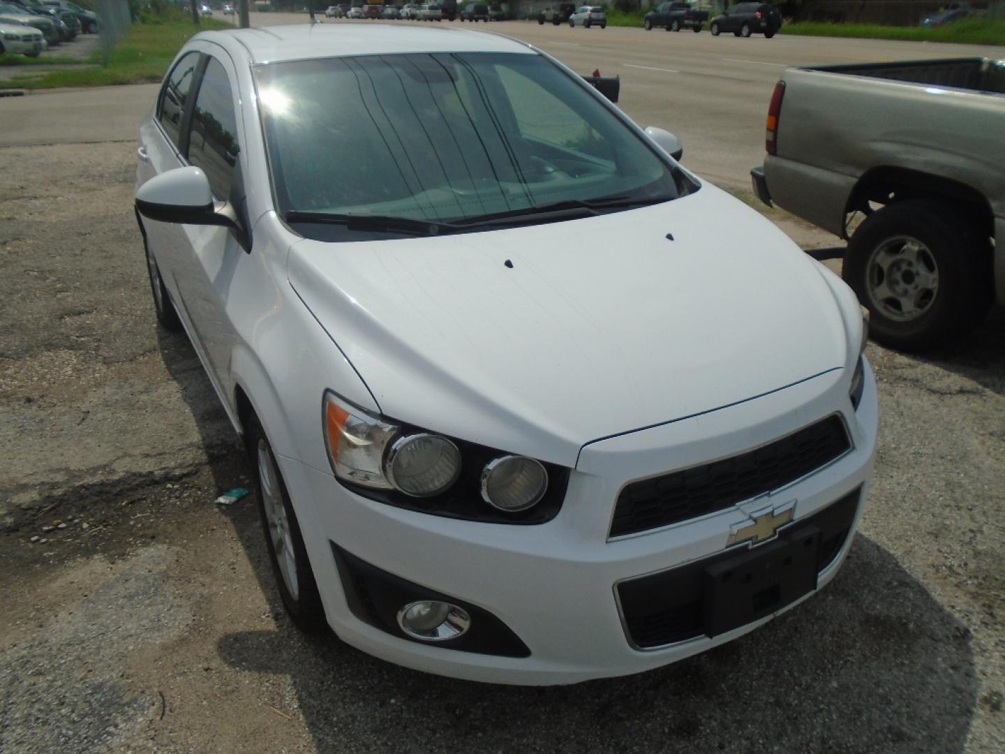 2012 WHITE CHEVROLET SONIC 2LT Sedan (1G1JC5SH9C4) with an 1.8L L4 DOHC 24V engine, AUTOMATIC transmission, located at 2303 West Mt. Houston, Houston, 77038, (281) 507-3956, 29.771597, -95.339569- Photo#0
