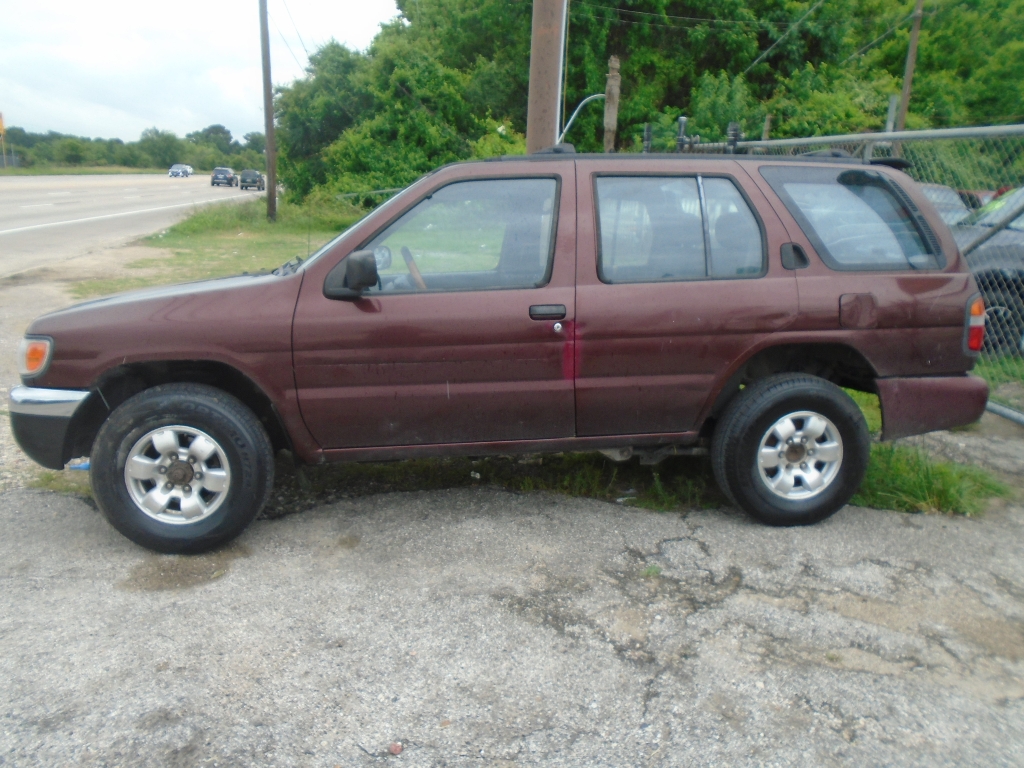 photo of 1998 NISSAN PATHFINDER SUV 4-DR