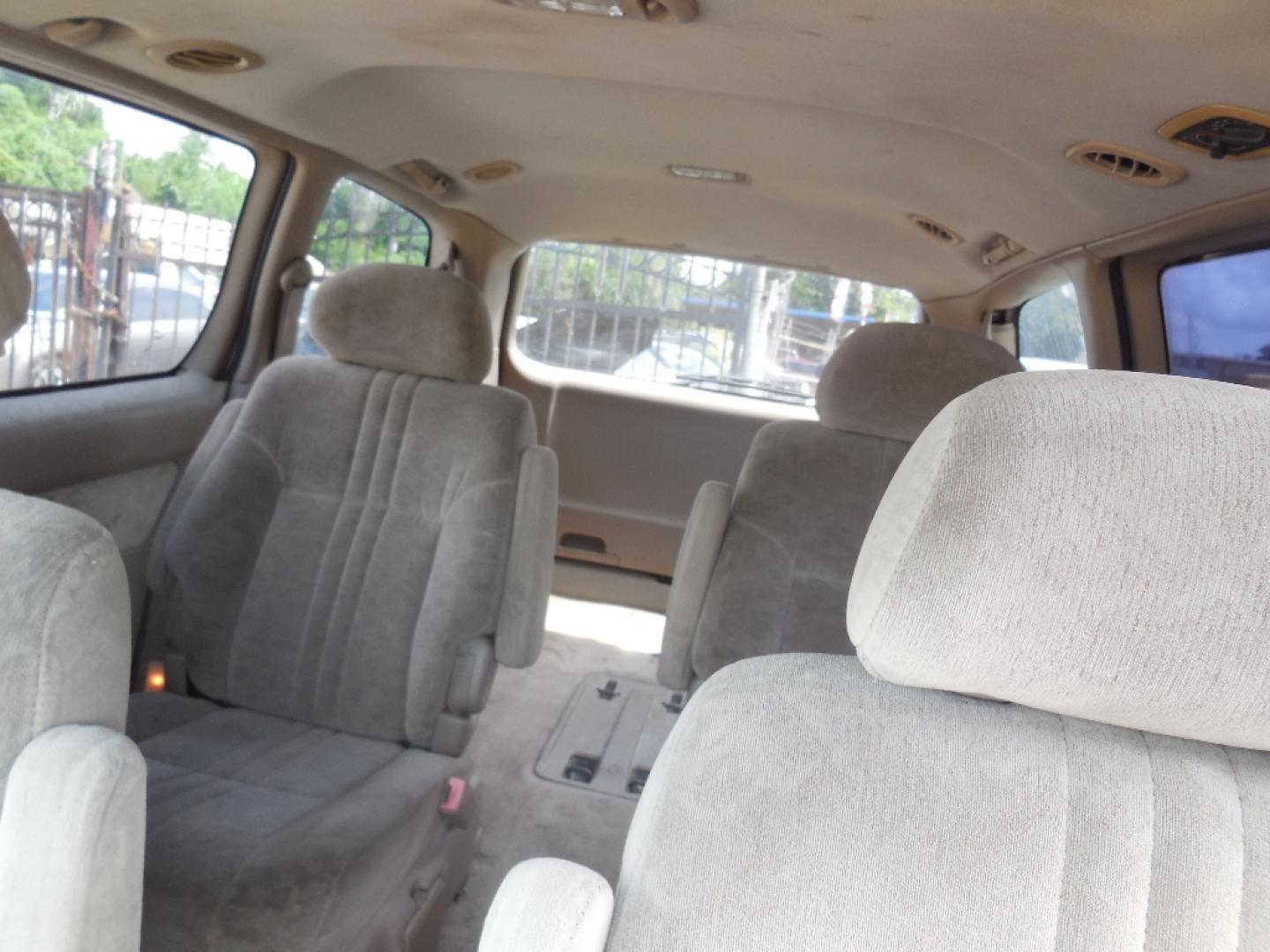 1999 SILVER TOYOTA SIENNA LE 4-Door (4T3ZF13C8XU) with an 3.0L V6 DOHC 24V engine, AUTOMATIC transmission, located at 2303 West Mt. Houston, Houston, 77038, (281) 507-3956, 29.771597, -95.339569- Photo#3