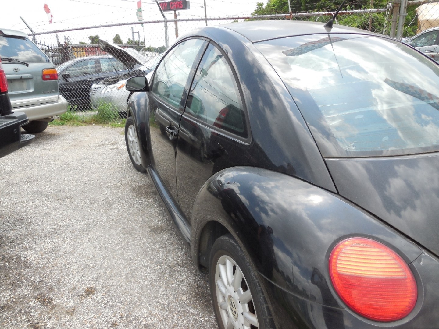 2005 BLACK VOLKSWAGEN NEW BEETLE GLS 2.0L (3VWCK31C25M) with an 2.0L L4 SOHC 8V engine, AUTOMATIC transmission, located at 2303 West Mt. Houston, Houston, 77038, (281) 507-3956, 29.771597, -95.339569- Photo#1
