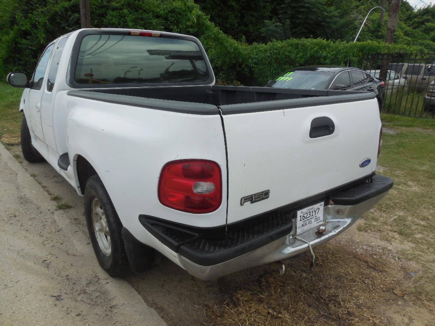 1997 WHITE FORD F-150 SuperCab Flareside Short Bed 2WD (1FTDX07W0VK) with an 4.6L V8 SOHC 16V engine, AUTOMATIC transmission, located at 2303 West Mt. Houston, Houston, 77038, (281) 507-3956, 29.771597, -95.339569- Photo#1
