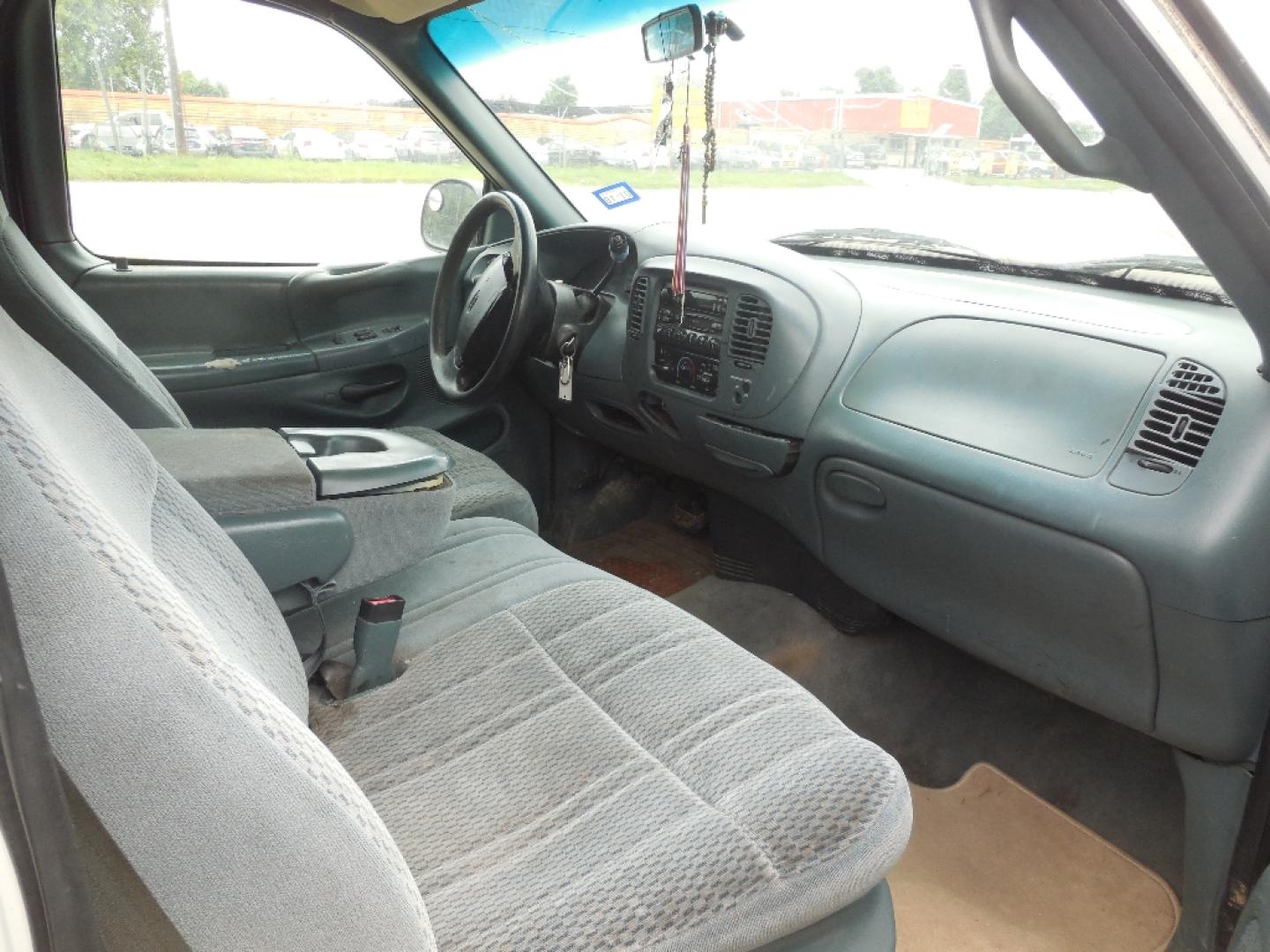 1997 WHITE FORD F-150 SuperCab Flareside Short Bed 2WD (1FTDX07W0VK) with an 4.6L V8 SOHC 16V engine, AUTOMATIC transmission, located at 2303 West Mt. Houston, Houston, 77038, (281) 507-3956, 29.771597, -95.339569- Photo#3