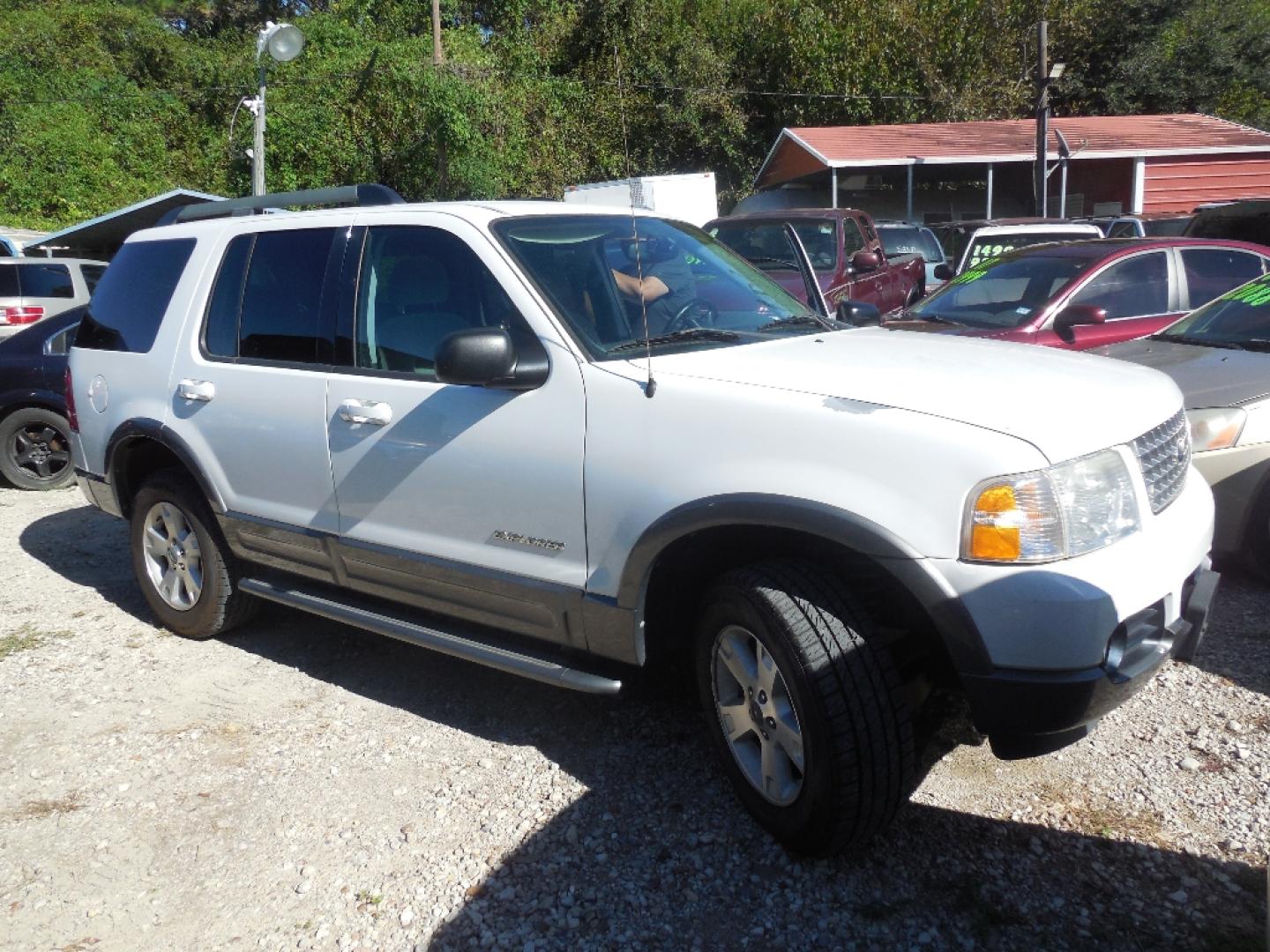 2005 WHITE FORD EXPLORER XLT 4.6L 2WD (1FMZU63W75U) with an 4.6L V8 SOHC 16V engine, AUTOMATIC transmission, located at 2303 West Mt. Houston, Houston, 77038, (281) 507-3956, 29.771597, -95.339569- Photo#1