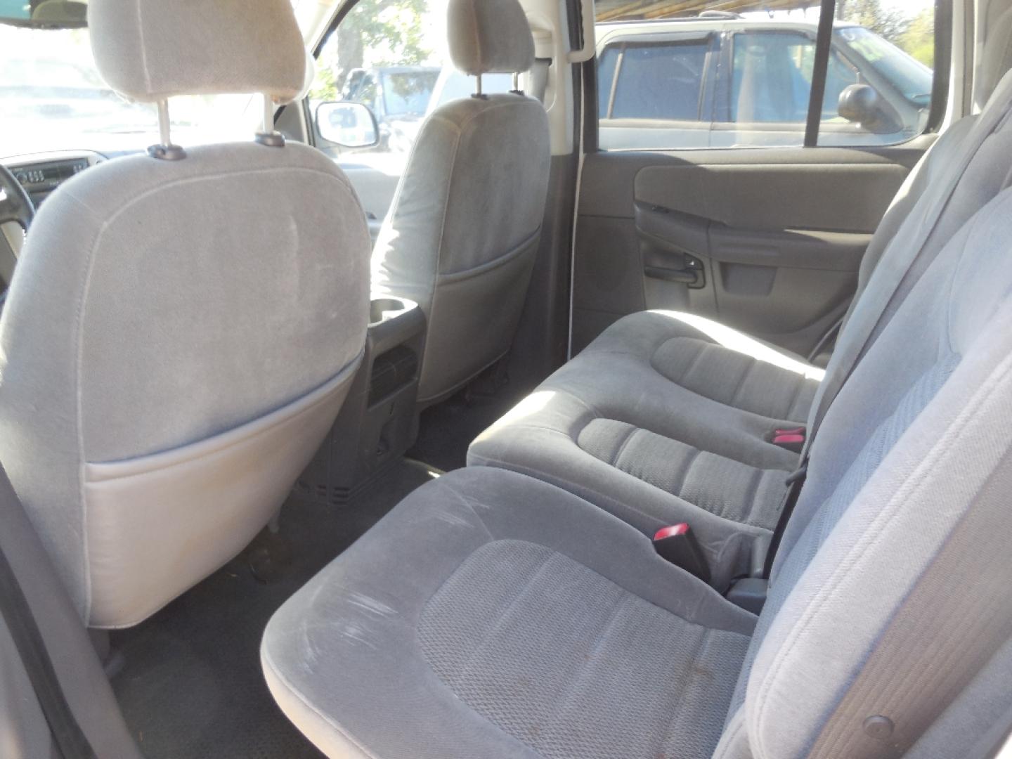 2005 WHITE FORD EXPLORER XLT 4.6L 2WD (1FMZU63W75U) with an 4.6L V8 SOHC 16V engine, AUTOMATIC transmission, located at 2303 West Mt. Houston, Houston, 77038, (281) 507-3956, 29.771597, -95.339569- Photo#4