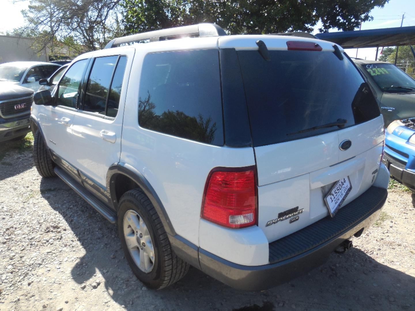 2005 WHITE FORD EXPLORER XLT 4.6L 2WD (1FMZU63W75U) with an 4.6L V8 SOHC 16V engine, AUTOMATIC transmission, located at 2303 West Mt. Houston, Houston, 77038, (281) 507-3956, 29.771597, -95.339569- Photo#5