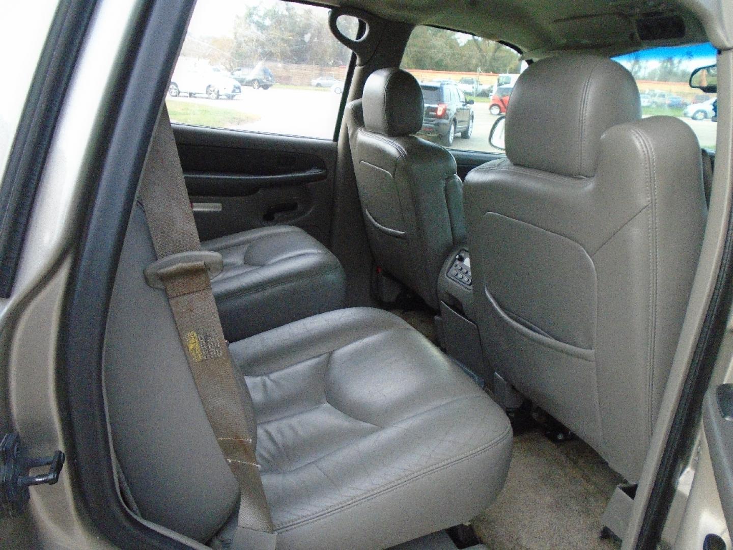 2003 TAN GMC YUKON 2WD (1GKEC13Z03J) with an 5.3L V8 OHV 16V FFV engine, AUTOMATIC transmission, located at 2303 West Mt. Houston, Houston, 77038, (281) 507-3956, 29.771597, -95.339569- Photo#5