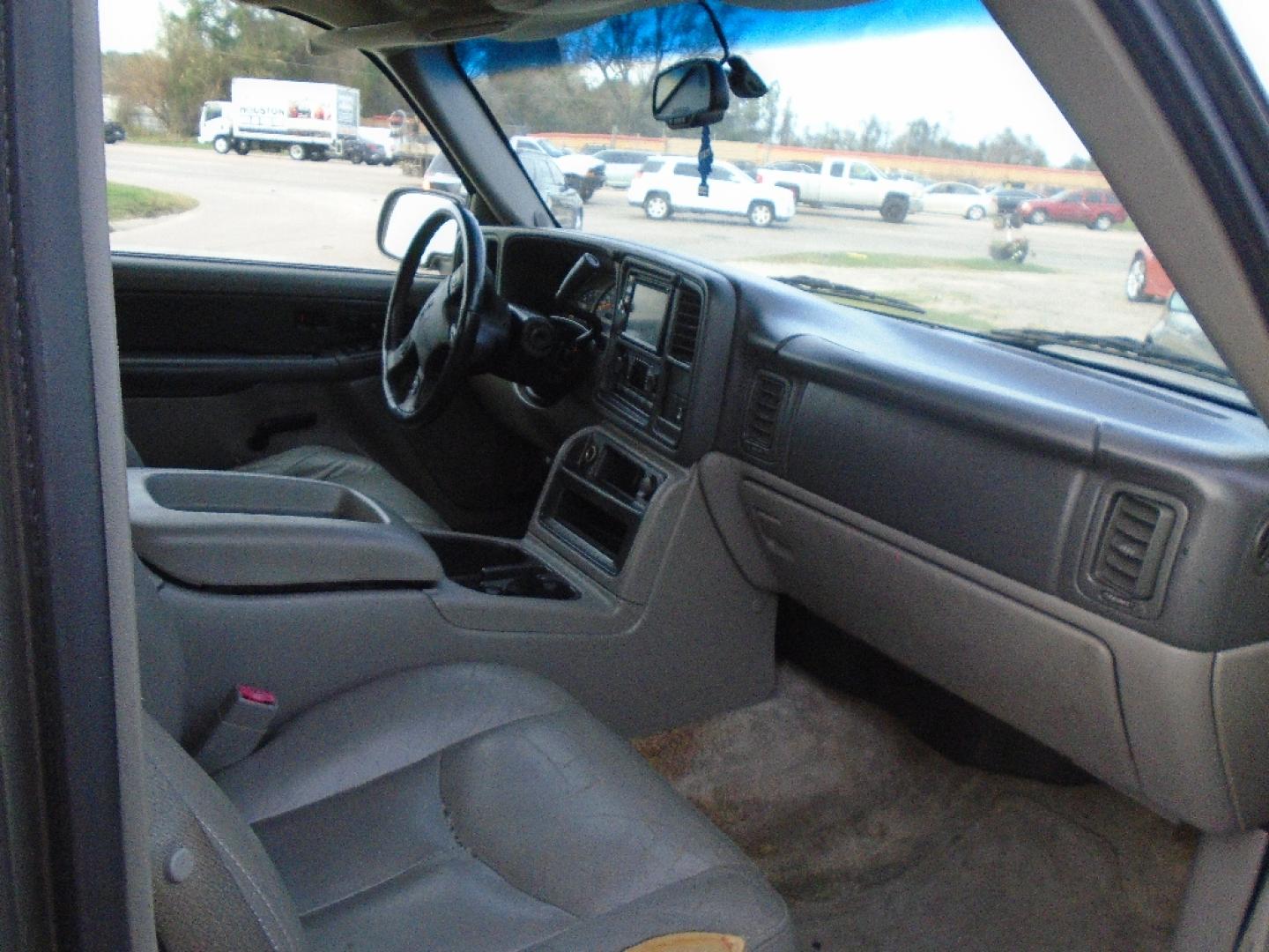 2003 TAN GMC YUKON 2WD (1GKEC13Z03J) with an 5.3L V8 OHV 16V FFV engine, AUTOMATIC transmission, located at 2303 West Mt. Houston, Houston, 77038, (281) 507-3956, 29.771597, -95.339569- Photo#7