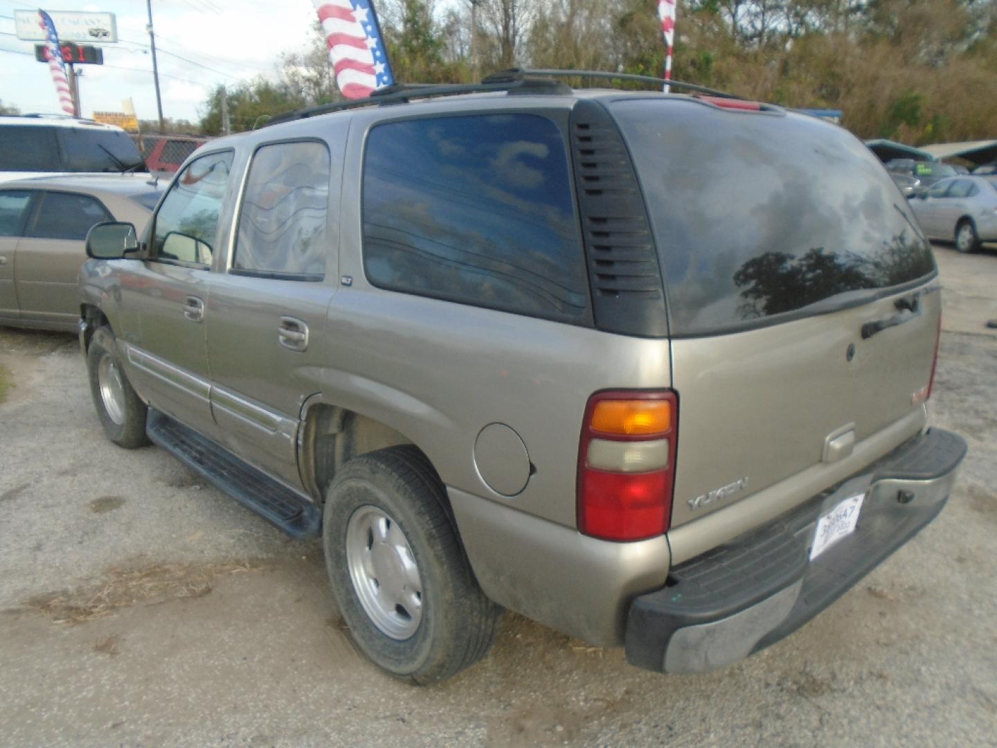 2003 TAN GMC YUKON 2WD (1GKEC13Z03J) with an 5.3L V8 OHV 16V FFV engine, AUTOMATIC transmission, located at 2303 West Mt. Houston, Houston, 77038, (281) 507-3956, 29.771597, -95.339569- Photo#8
